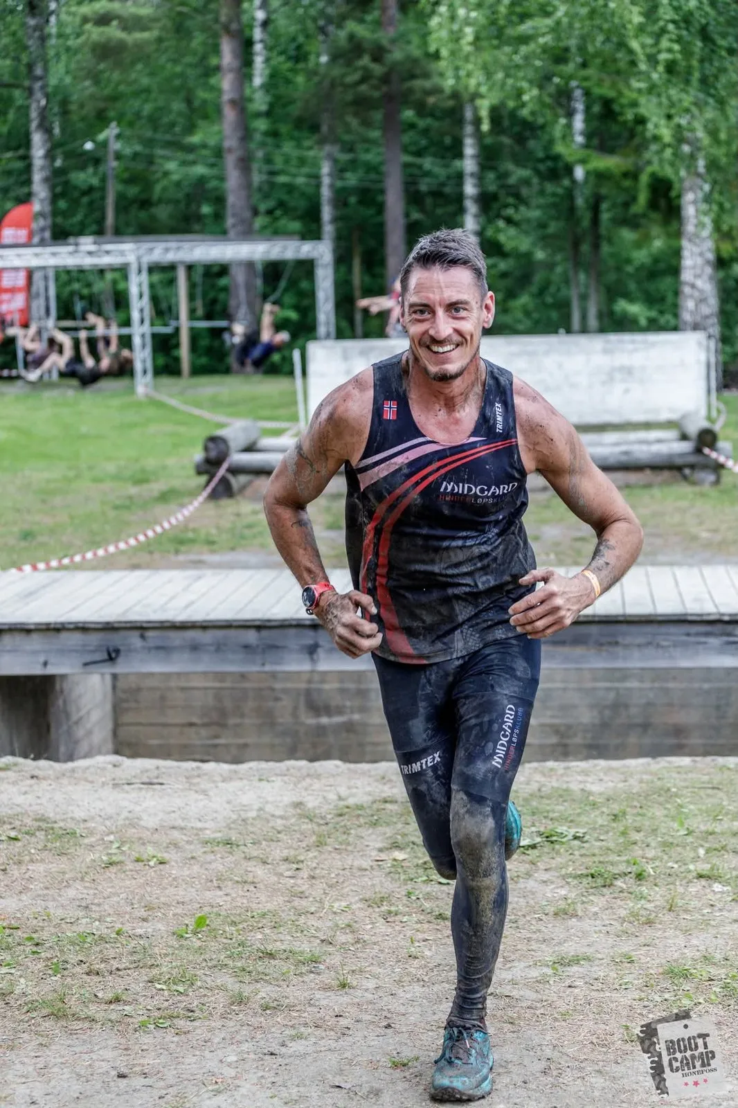 Midgard-løper på vei gjennom løypa under Bootcamp Survivor